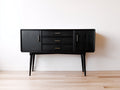 Mueble recibidor de madera con 2 puertas y 3 cajones 135 x 40 x 90 cm - negro y dorado - diseño moderno con patas altas para entrada y pasillo